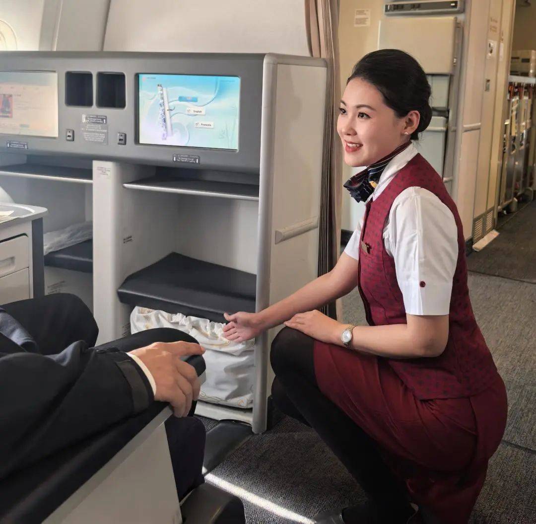 国航“爱心随行”服务系列产品 以礼仪传承温暖旅途